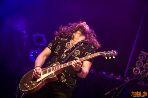 Tyler Bryant & The Shakedown