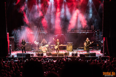 Tyler Bryant & The Shakedown