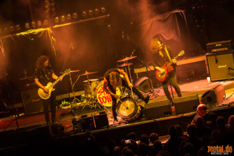 Tyler Bryant & The Shakedown